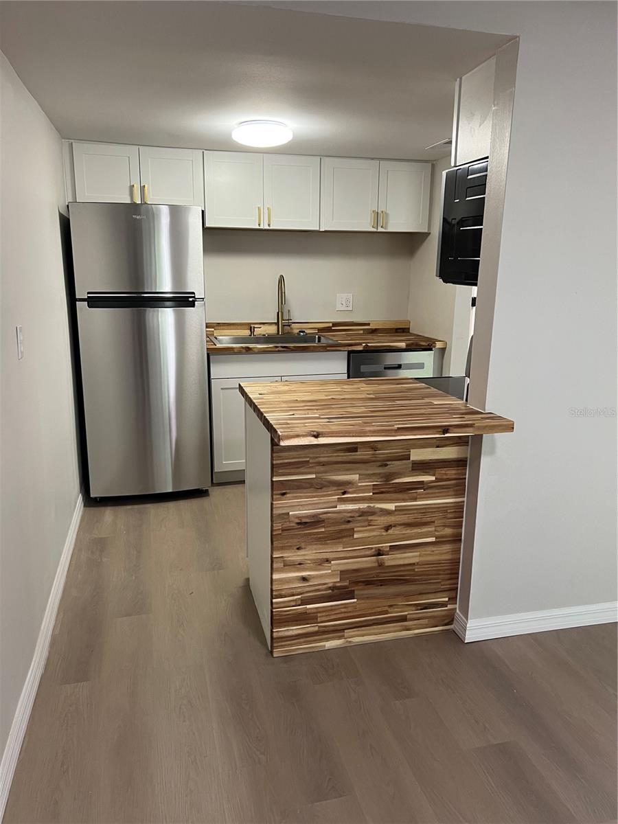Image 7 of 16 For 2611 Pine Lake Terrace B
