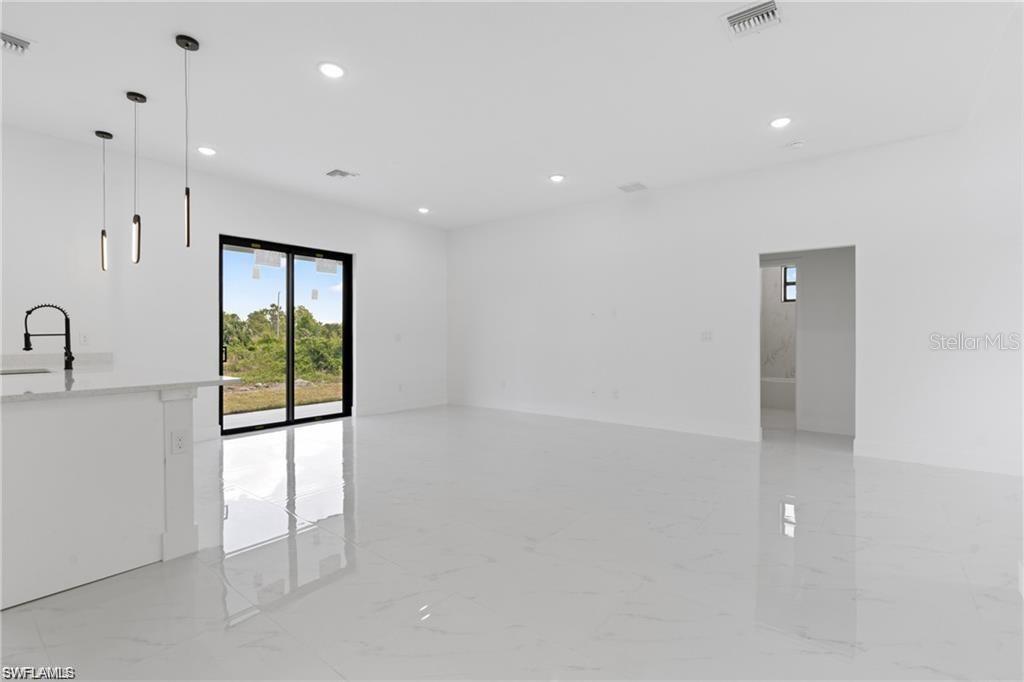 Image 12 of 21 For 3203 Sunshine Boulevard N