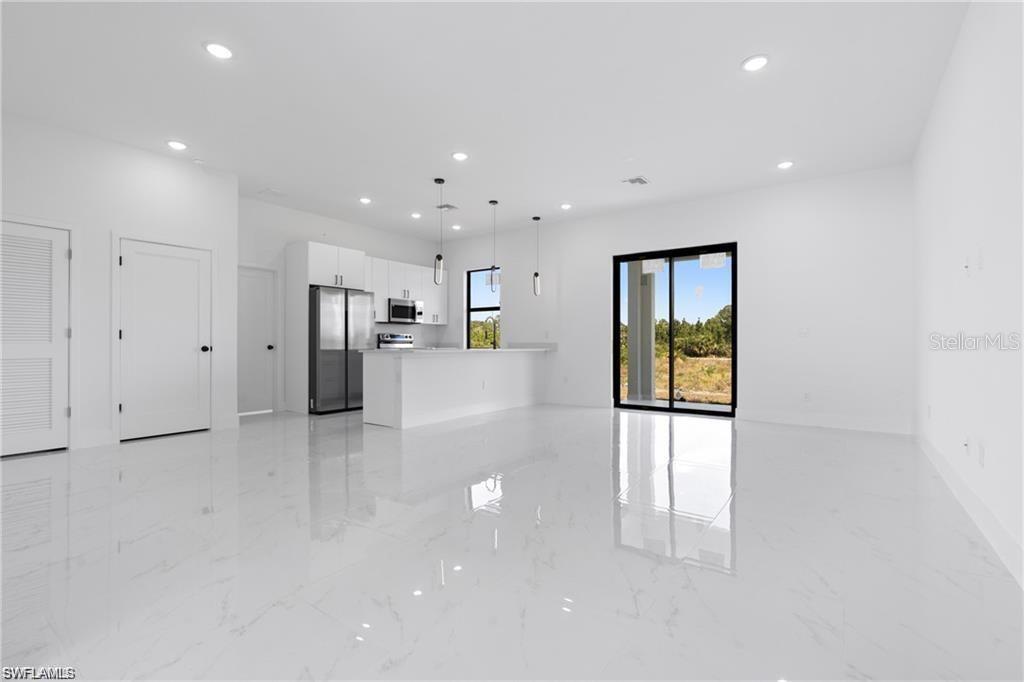Image 3 of 21 For 3203 Sunshine Boulevard N