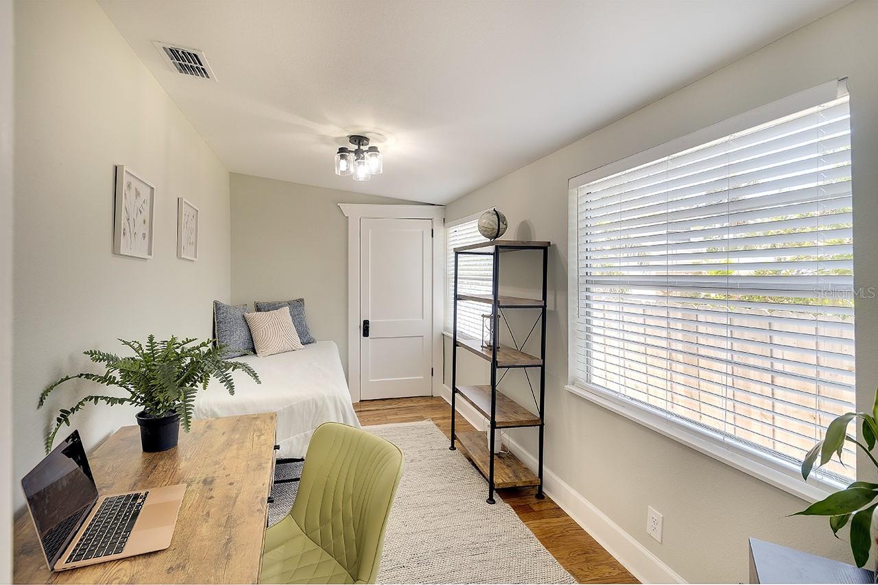 Image 7 of 31 For 1814 6th Avenue W