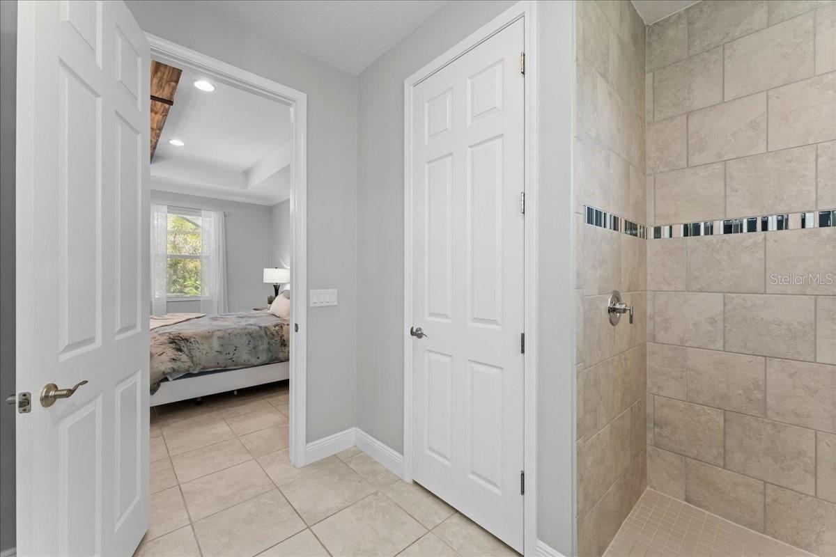 Image 43 of 93 For 4515 Roycroft Terrace