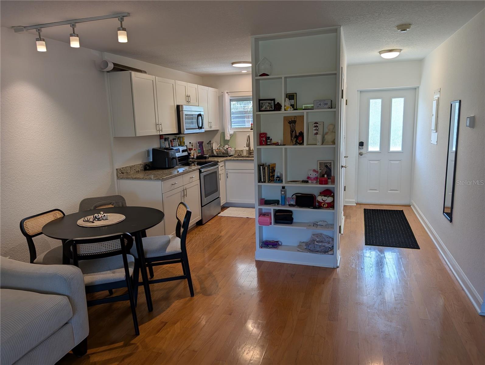 Image 3 of 18 For 2155 Wood Street B9