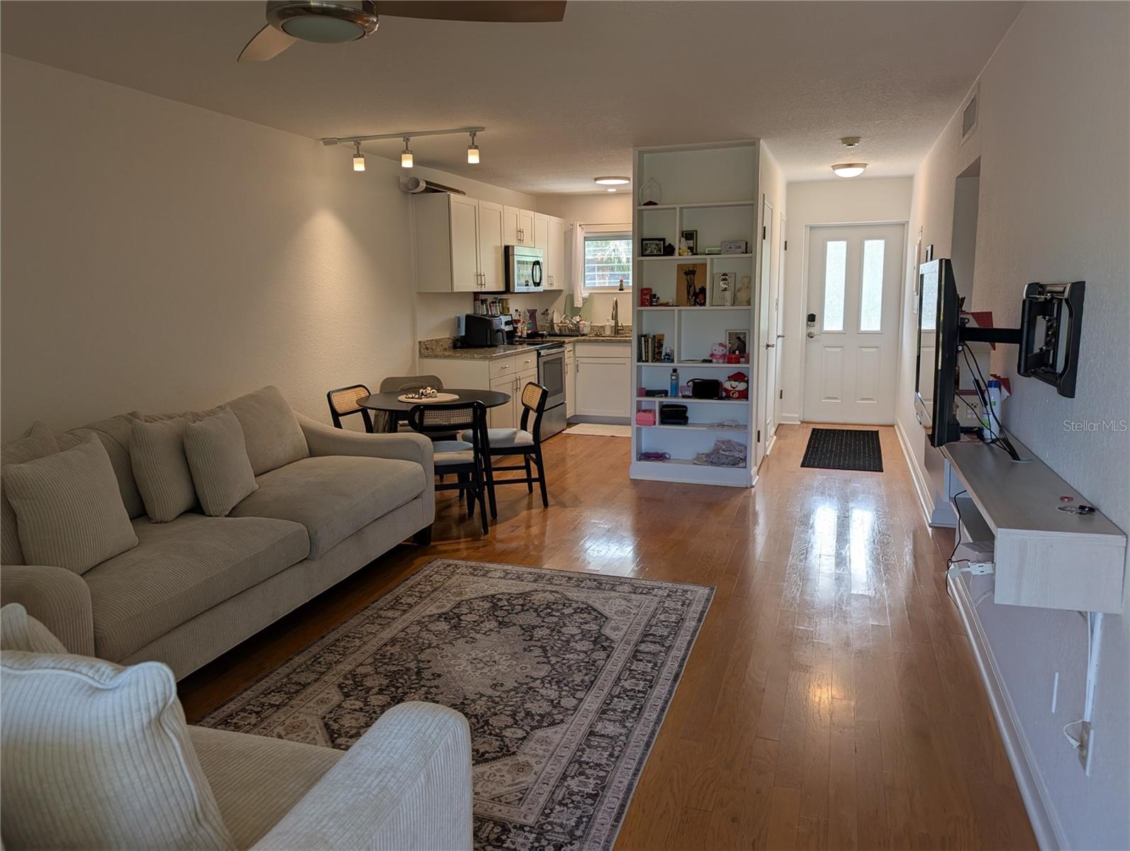 Image 4 of 18 For 2155 Wood Street B9