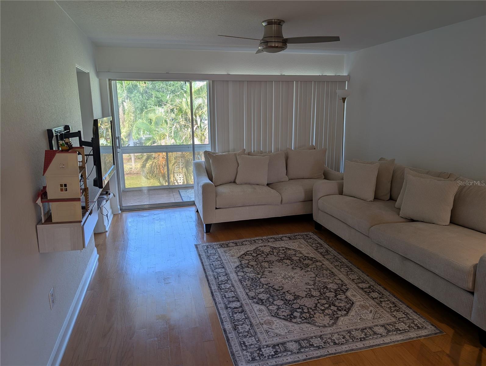 Image 6 of 18 For 2155 Wood Street B9