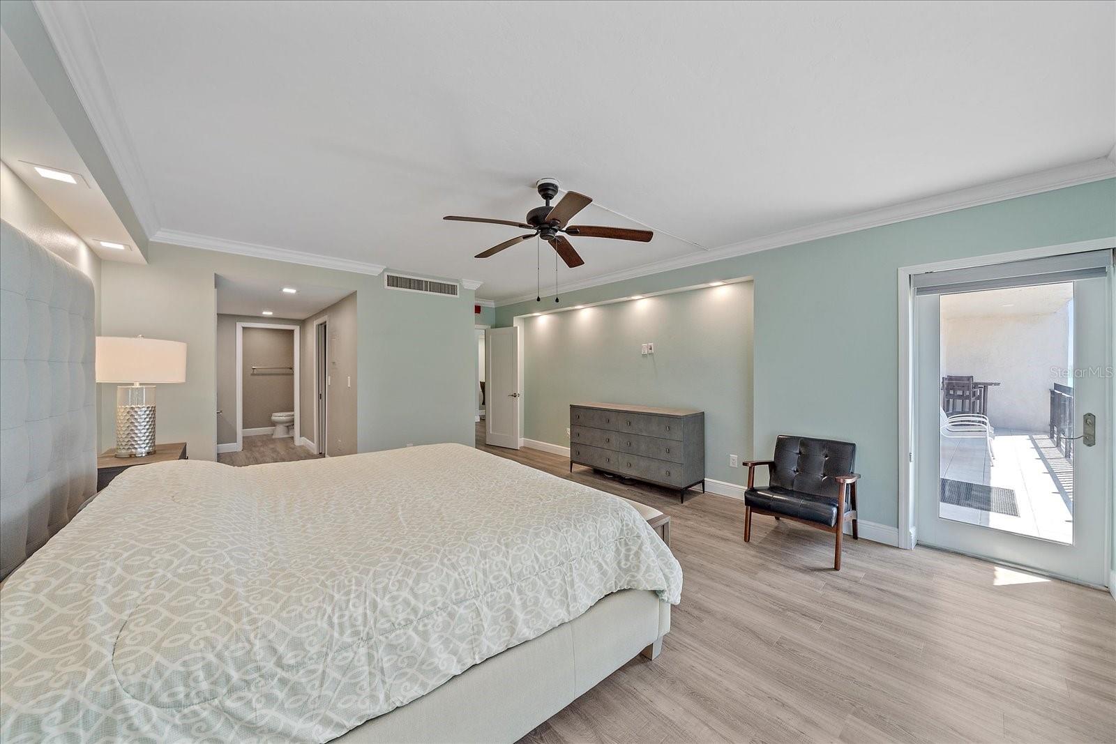 Image 23 of 44 For 1212 Benjamin Franklin Drive 306