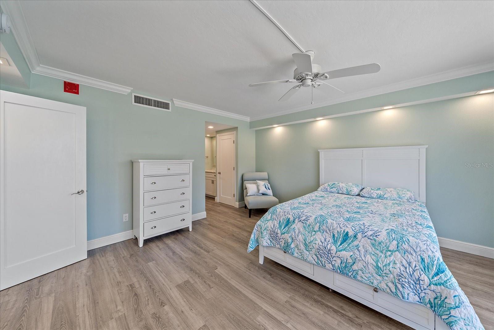 Image 31 of 44 For 1212 Benjamin Franklin Drive 306