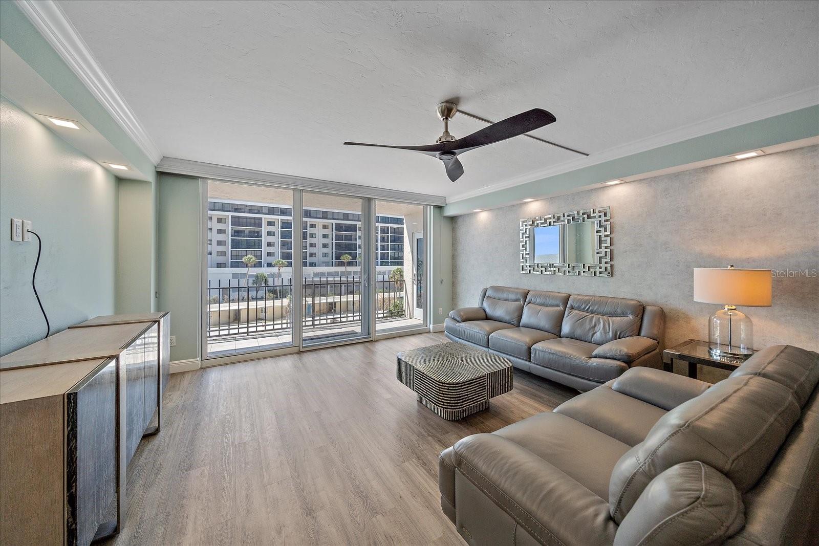 Image 7 of 44 For 1212 Benjamin Franklin Drive 306