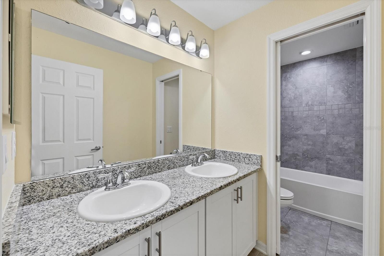 Image 13 of 35 For 1033 Grantham Drive