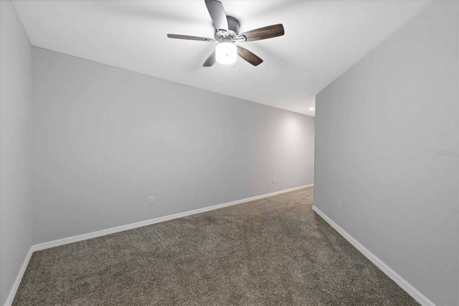Image 14 of 35 For 1033 Grantham Drive