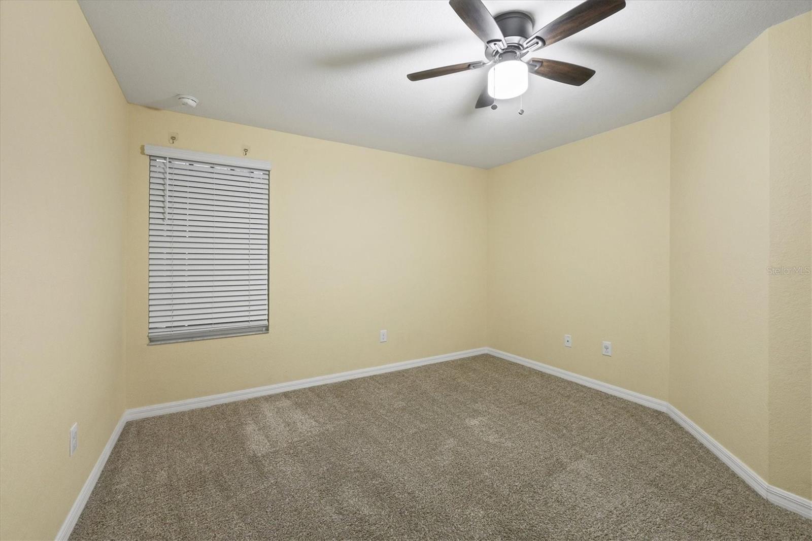 Image 17 of 35 For 1033 Grantham Drive