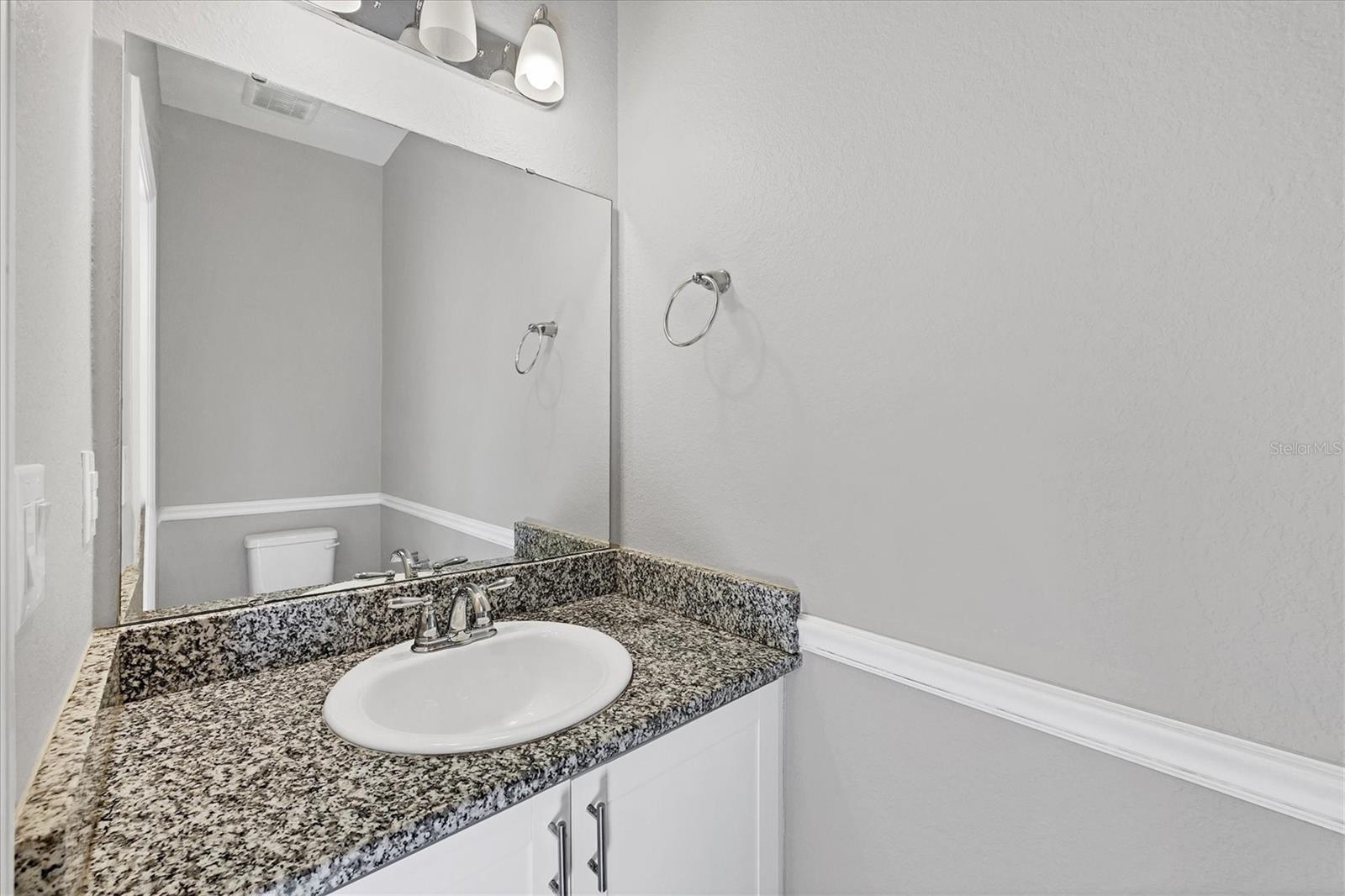 Image 18 of 35 For 1033 Grantham Drive