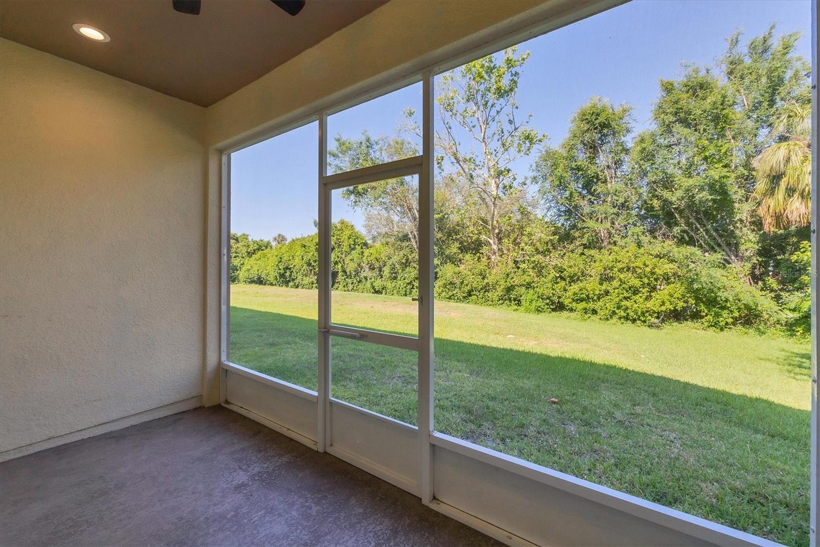 Image 23 of 35 For 1033 Grantham Drive