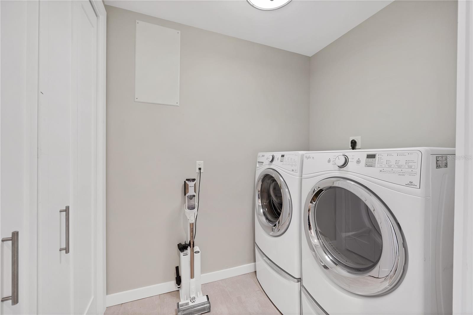 Image 36 of 56 For 300 Pineapple Avenue 302