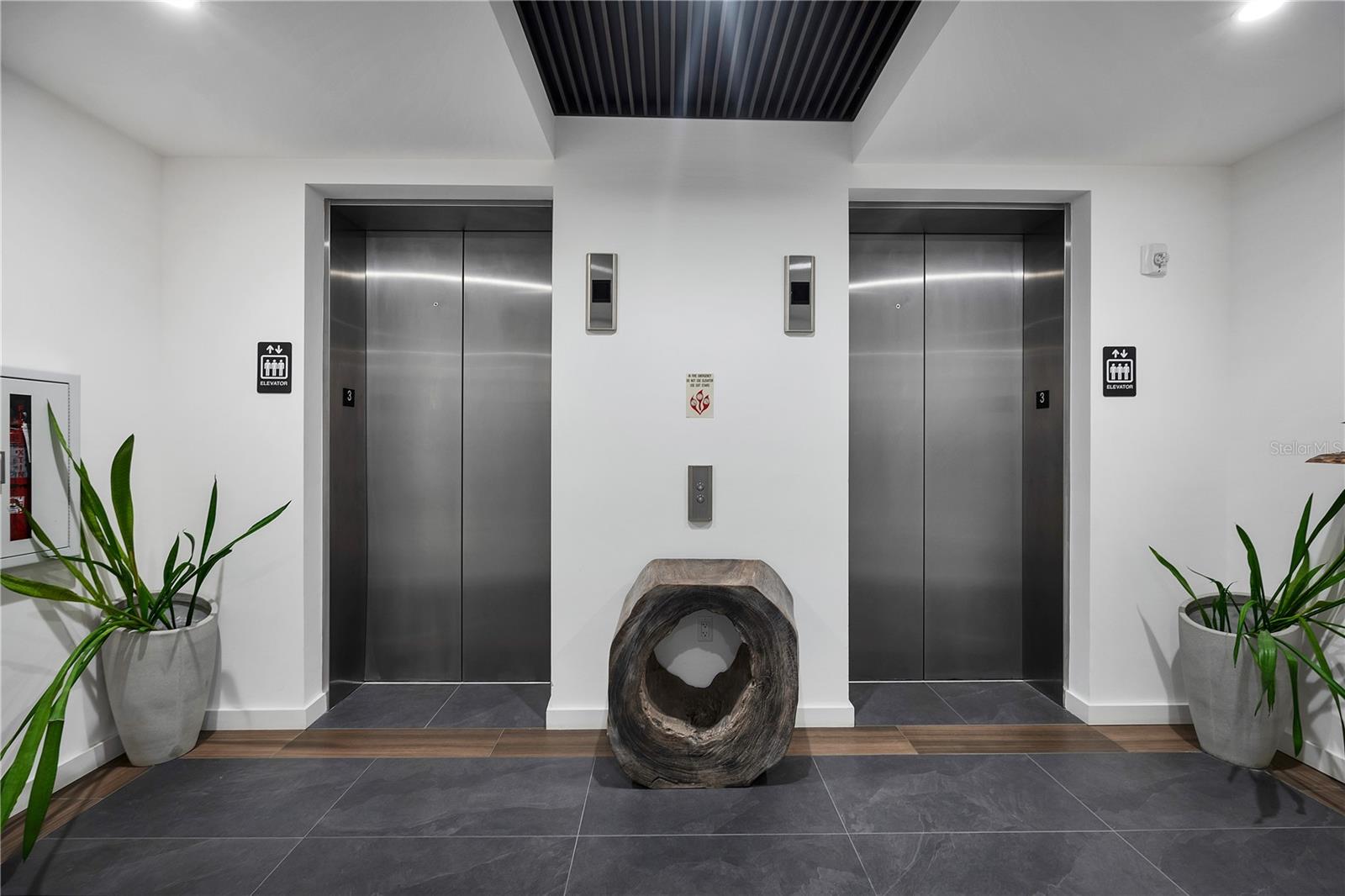 Image 4 of 56 For 300 Pineapple Avenue 302
