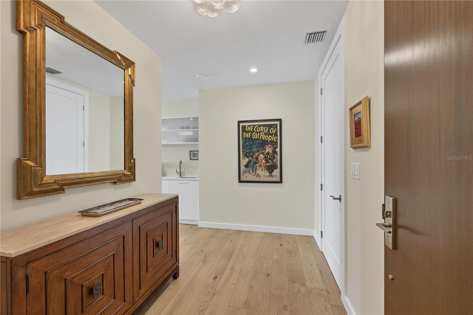 Image 5 of 56 For 300 Pineapple Avenue 302