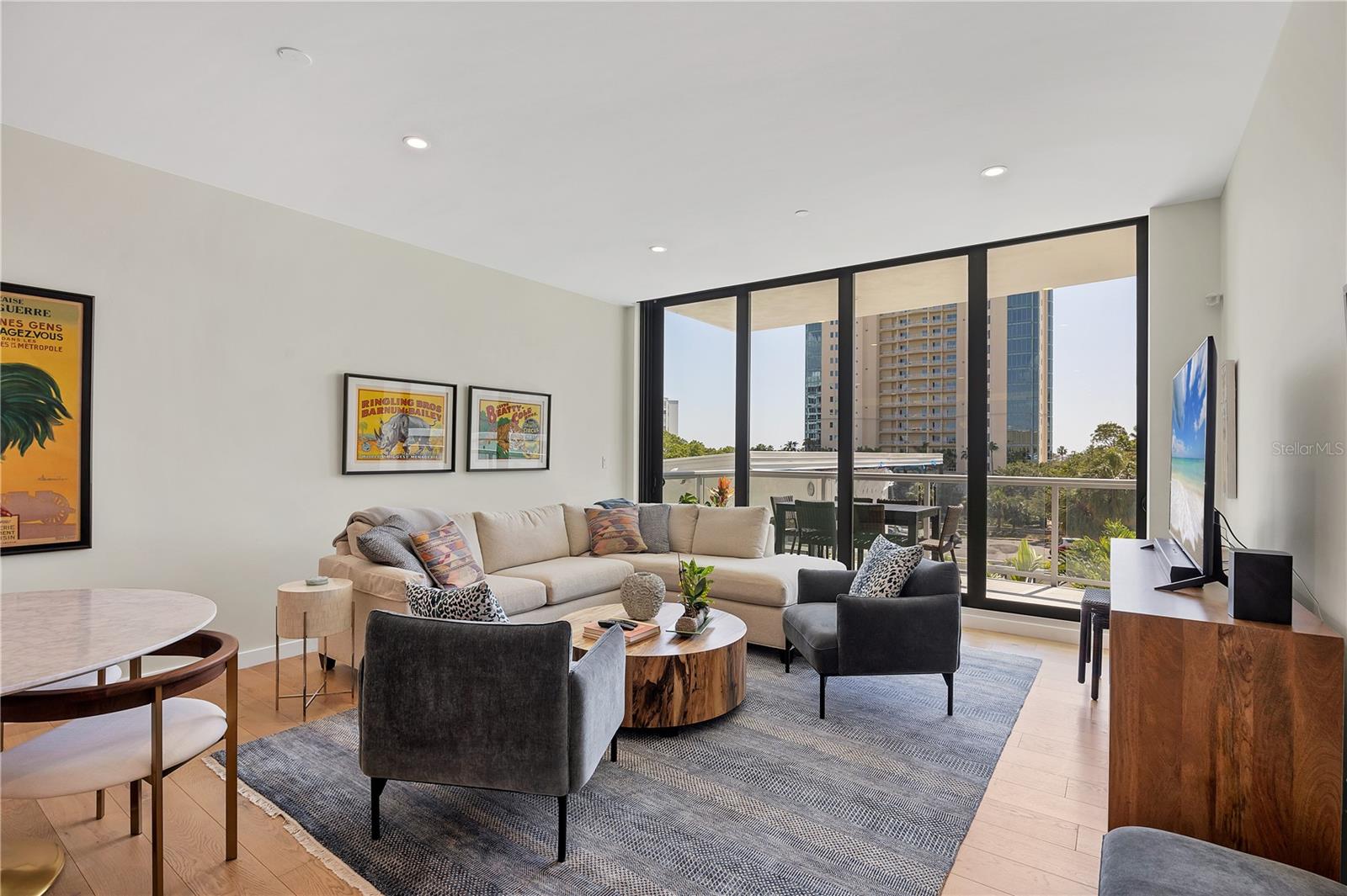 Image 6 of 56 For 300 Pineapple Avenue 302