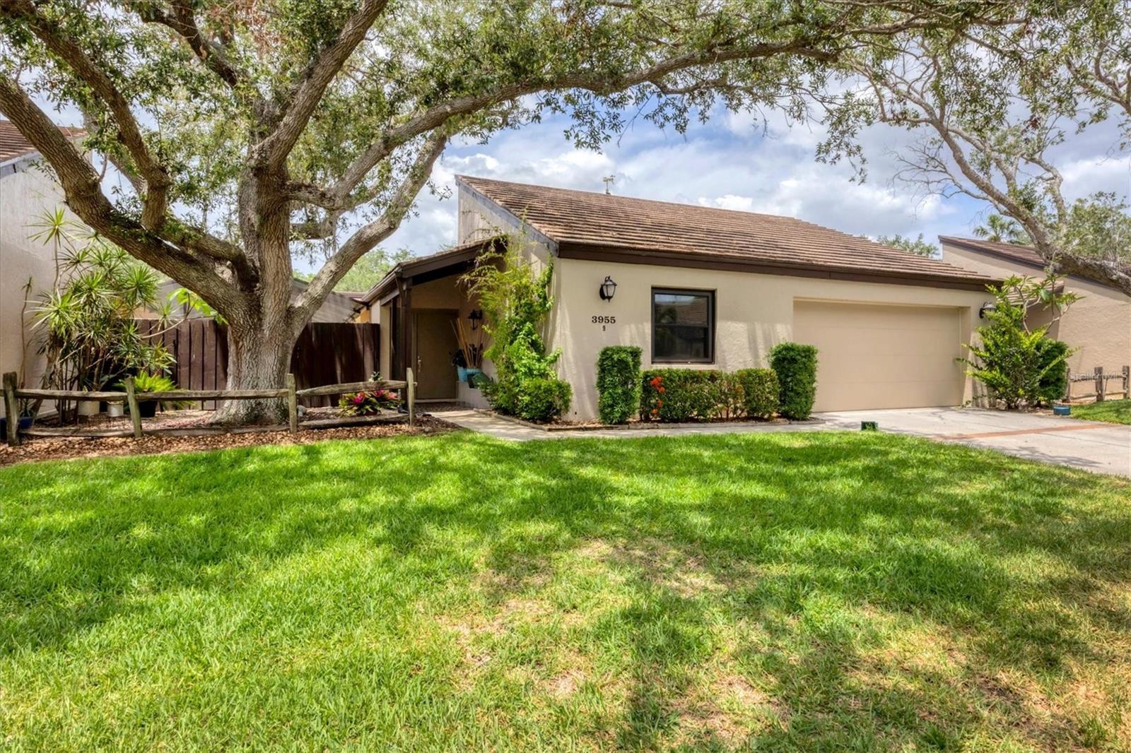 Image 3 of 50 For 3955 Glen Oaks Manor Drive