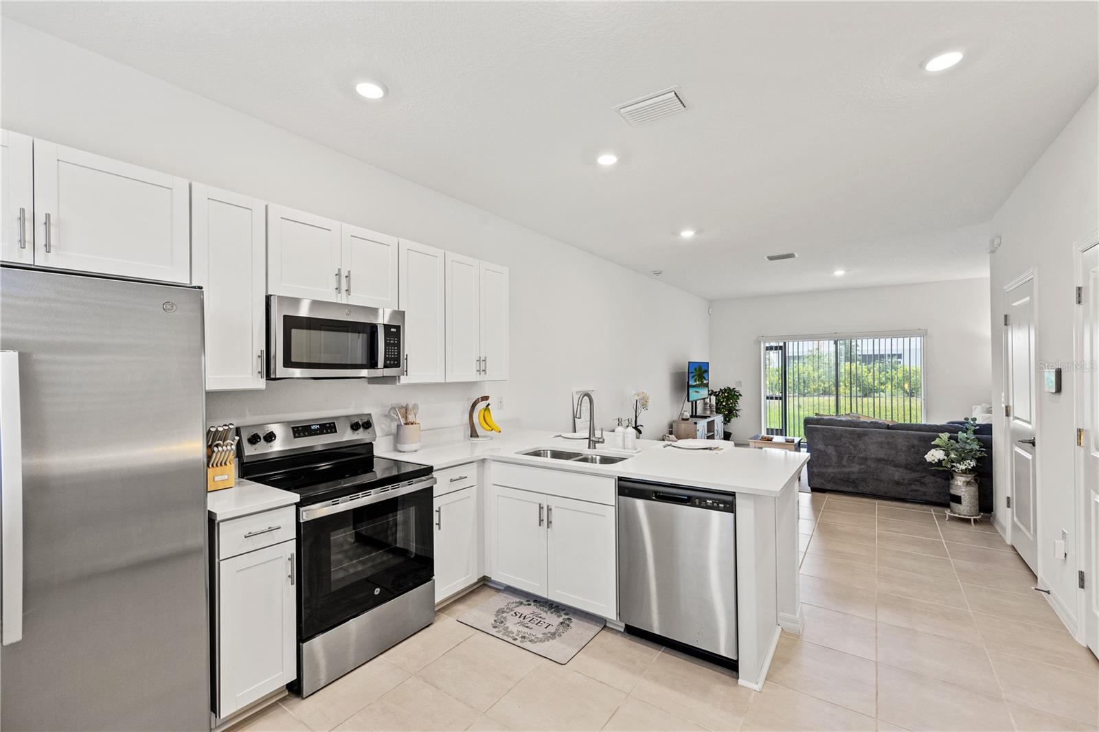 Image 3 of 32 For 8545 Daybreak Street