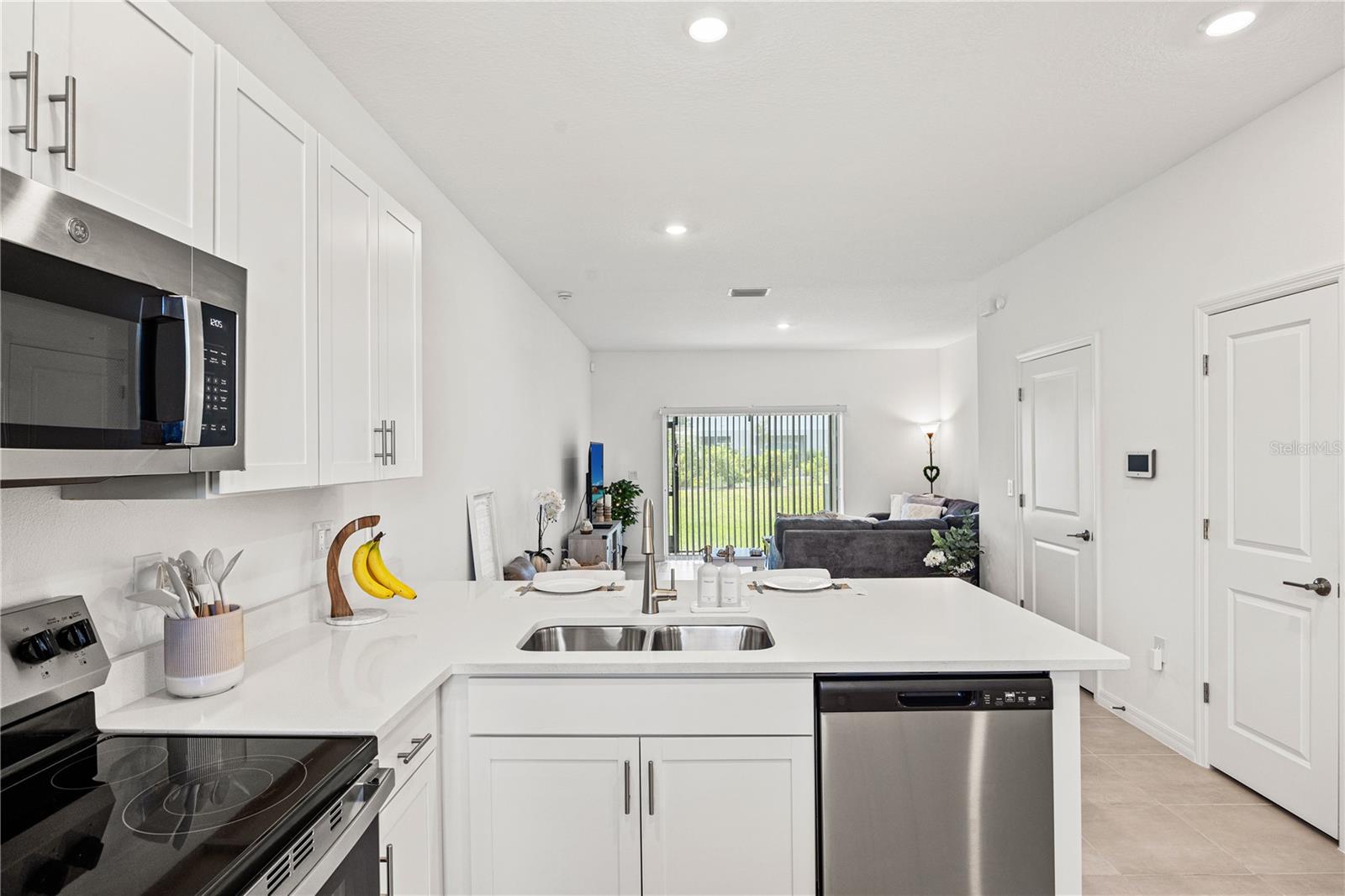 Image 4 of 32 For 8545 Daybreak Street