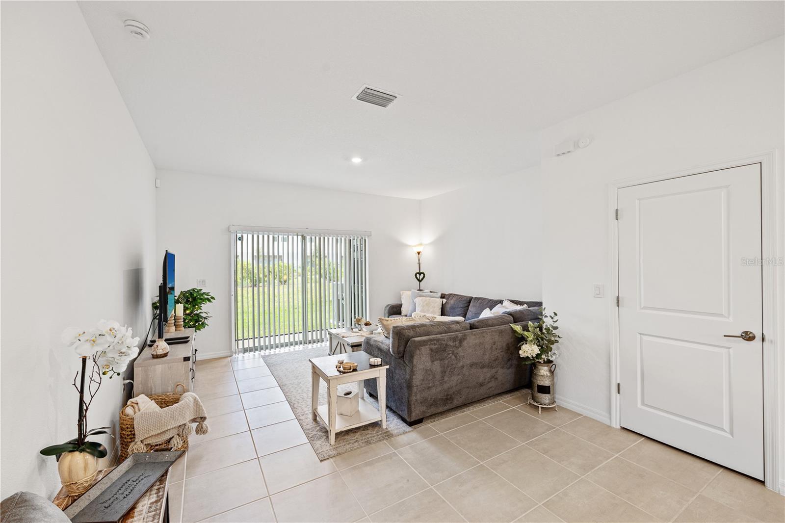 Image 7 of 32 For 8545 Daybreak Street