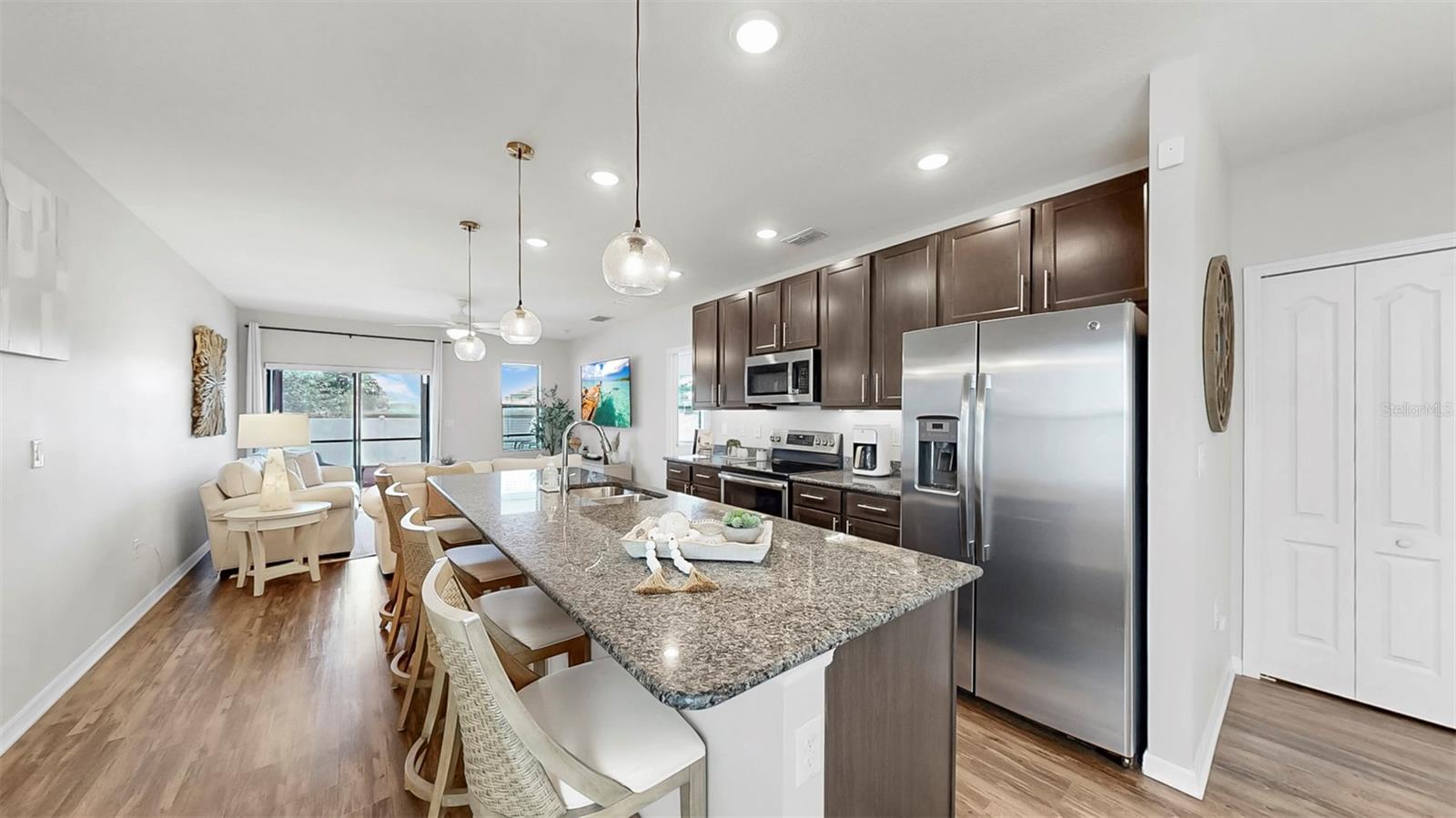 Image 15 of 39 For 4722 Lindever Lane