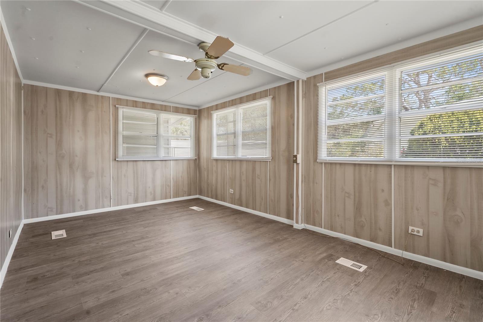 Image 16 of 48 For 94 Southwinds Drive