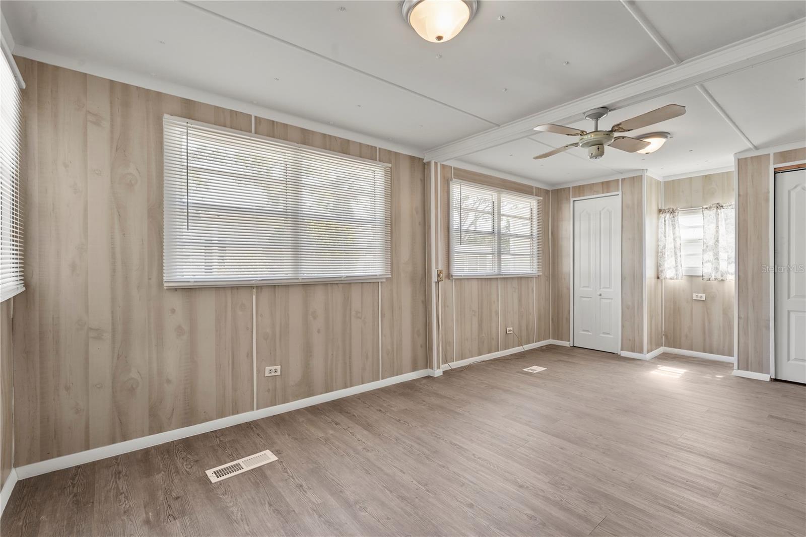 Image 18 of 48 For 94 Southwinds Drive