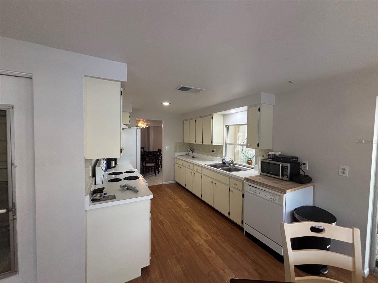 Image 6 of 20 For 4411 Dolphin Lane