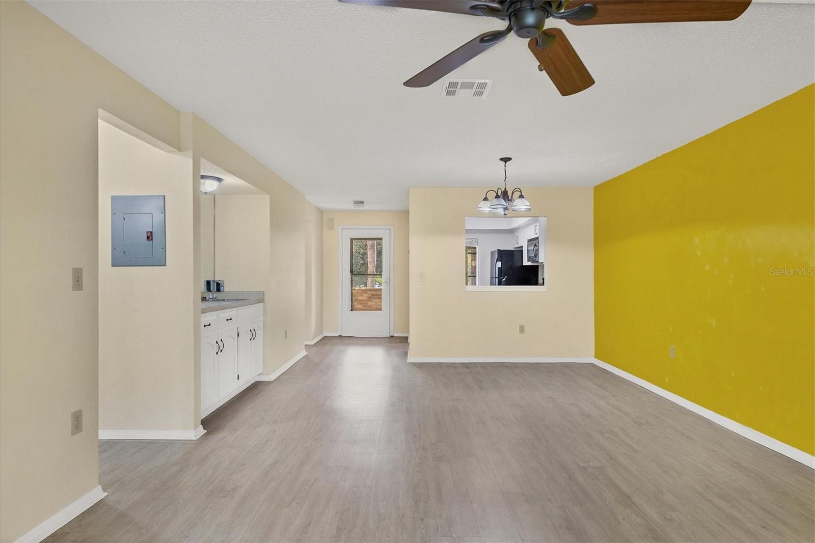 Image 15 of 33 For 4414 Spicewood Drive H