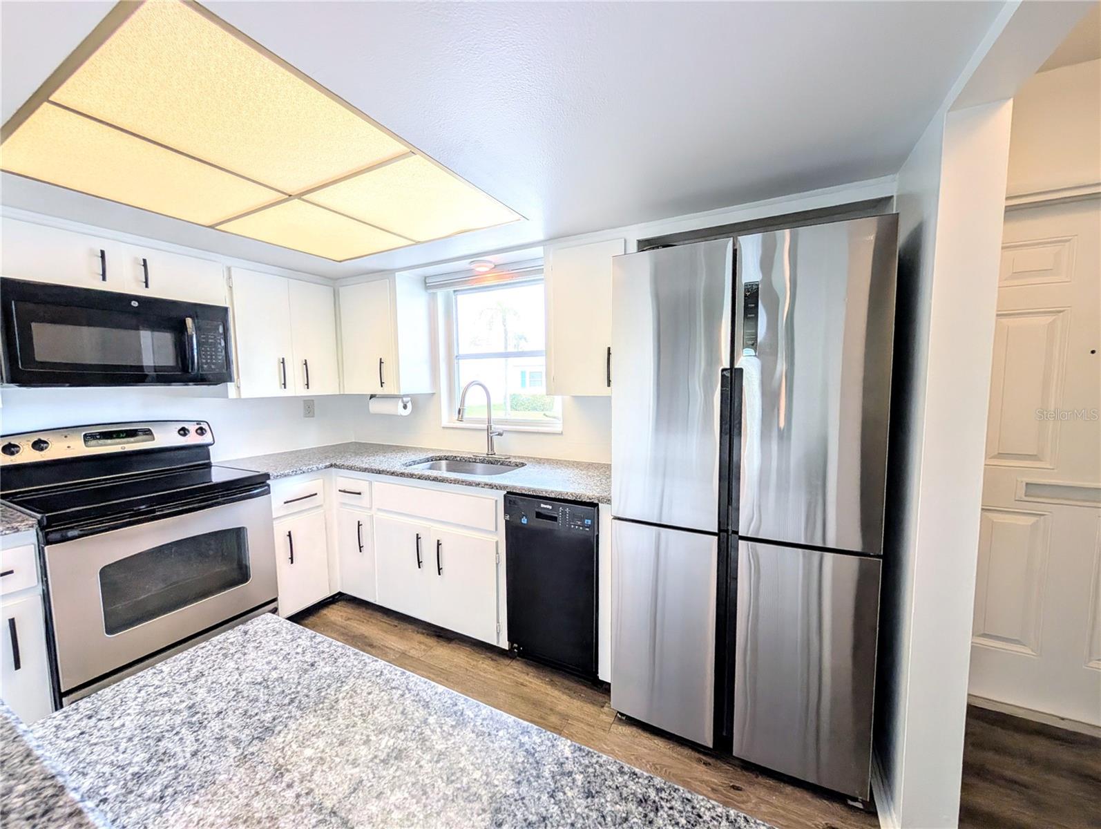 Image 4 of 28 For 6099 Coral Way