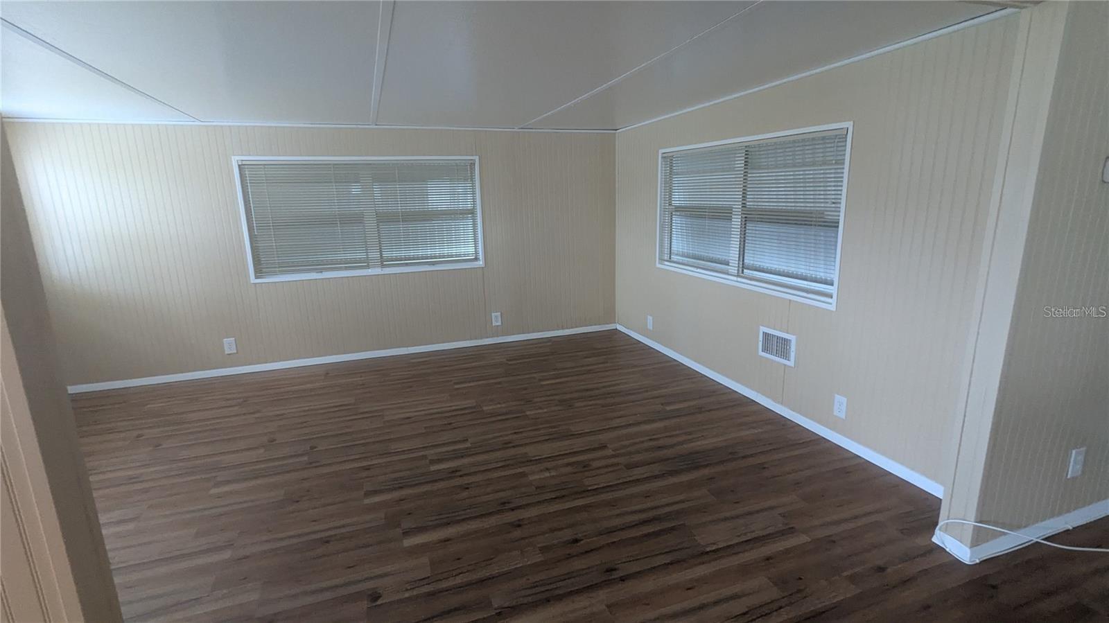 Image 5 of 11 For 39518 Sterling Drive