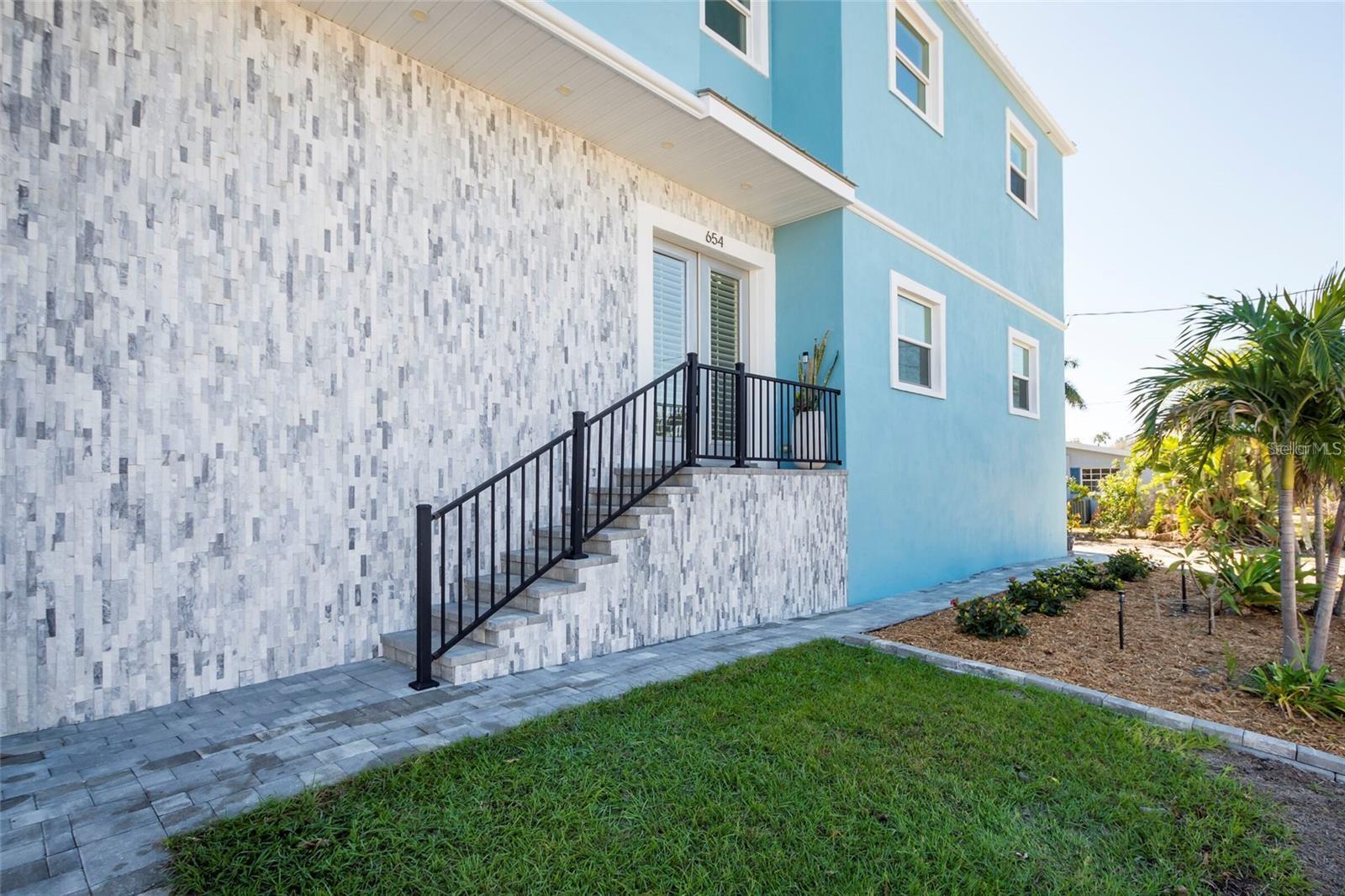 Image 12 of 63 For 654 Jungle Queen Way