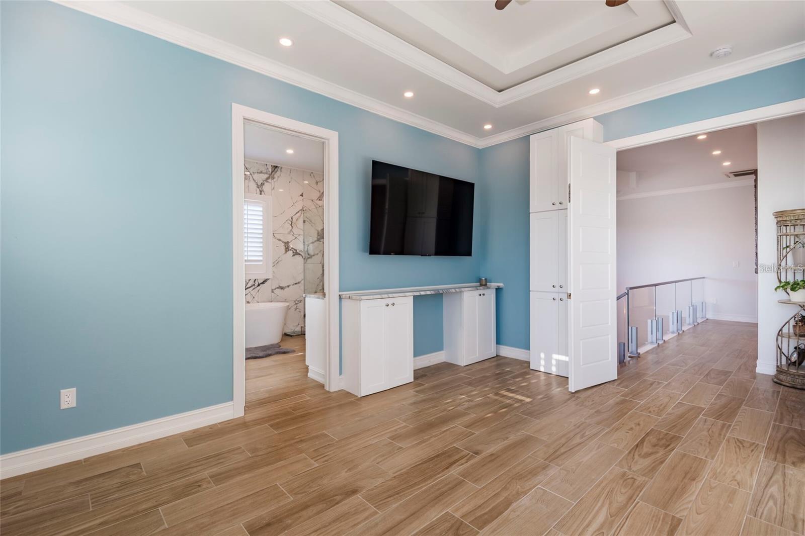 Image 37 of 63 For 654 Jungle Queen Way