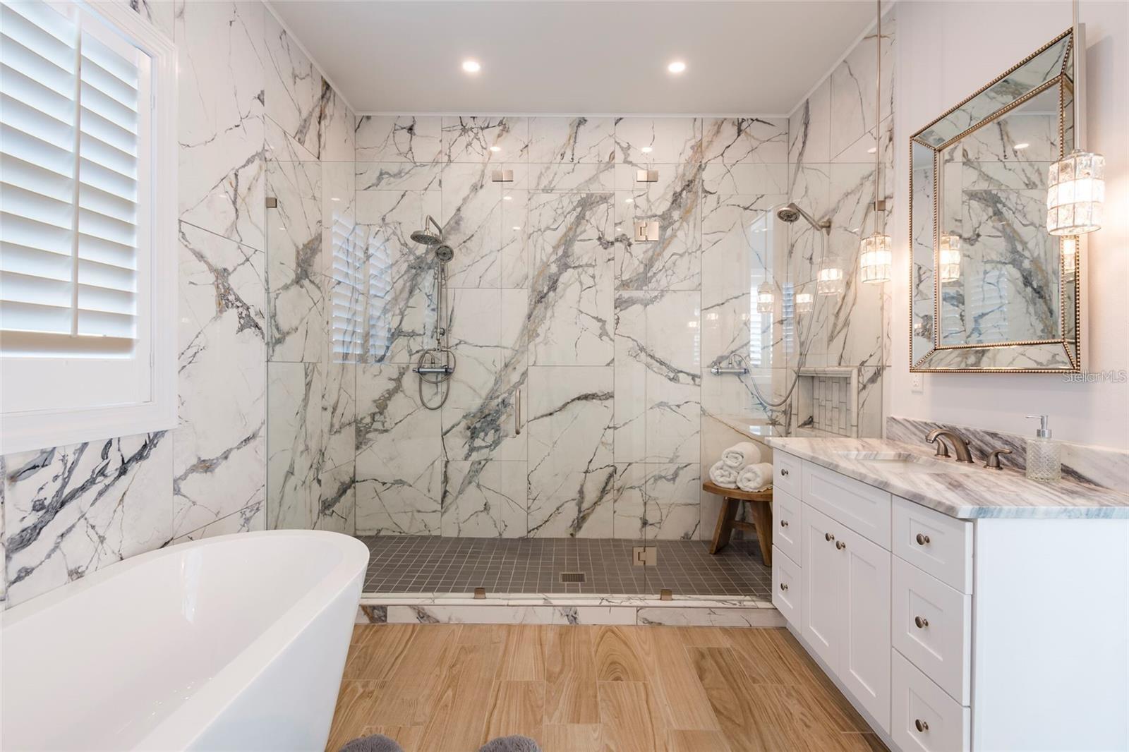 Image 38 of 63 For 654 Jungle Queen Way
