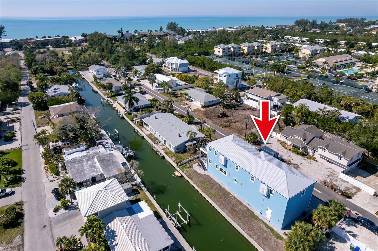 Image 4 of 63 For 654 Jungle Queen Way