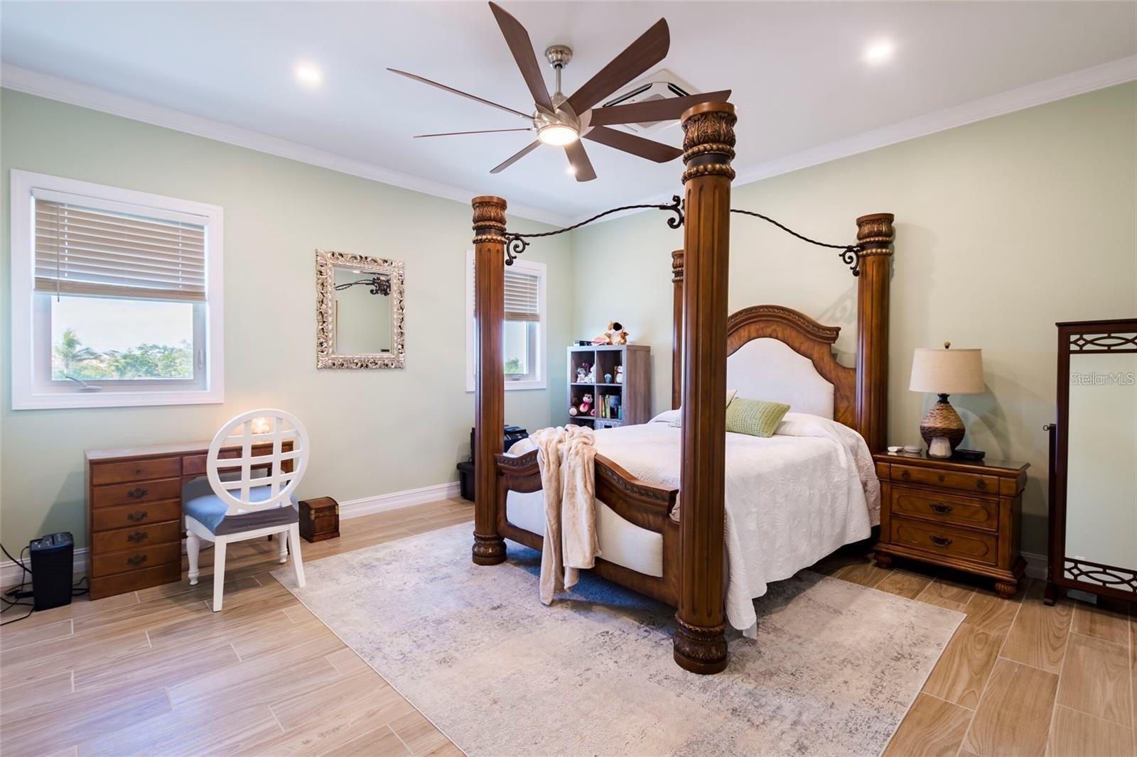 Image 44 of 63 For 654 Jungle Queen Way