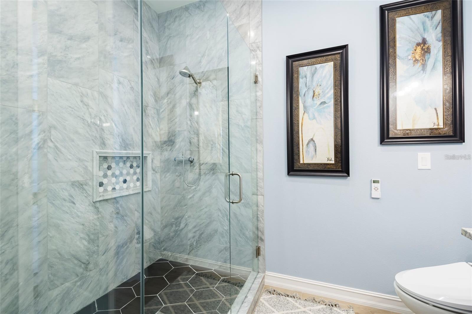 Image 52 of 63 For 654 Jungle Queen Way