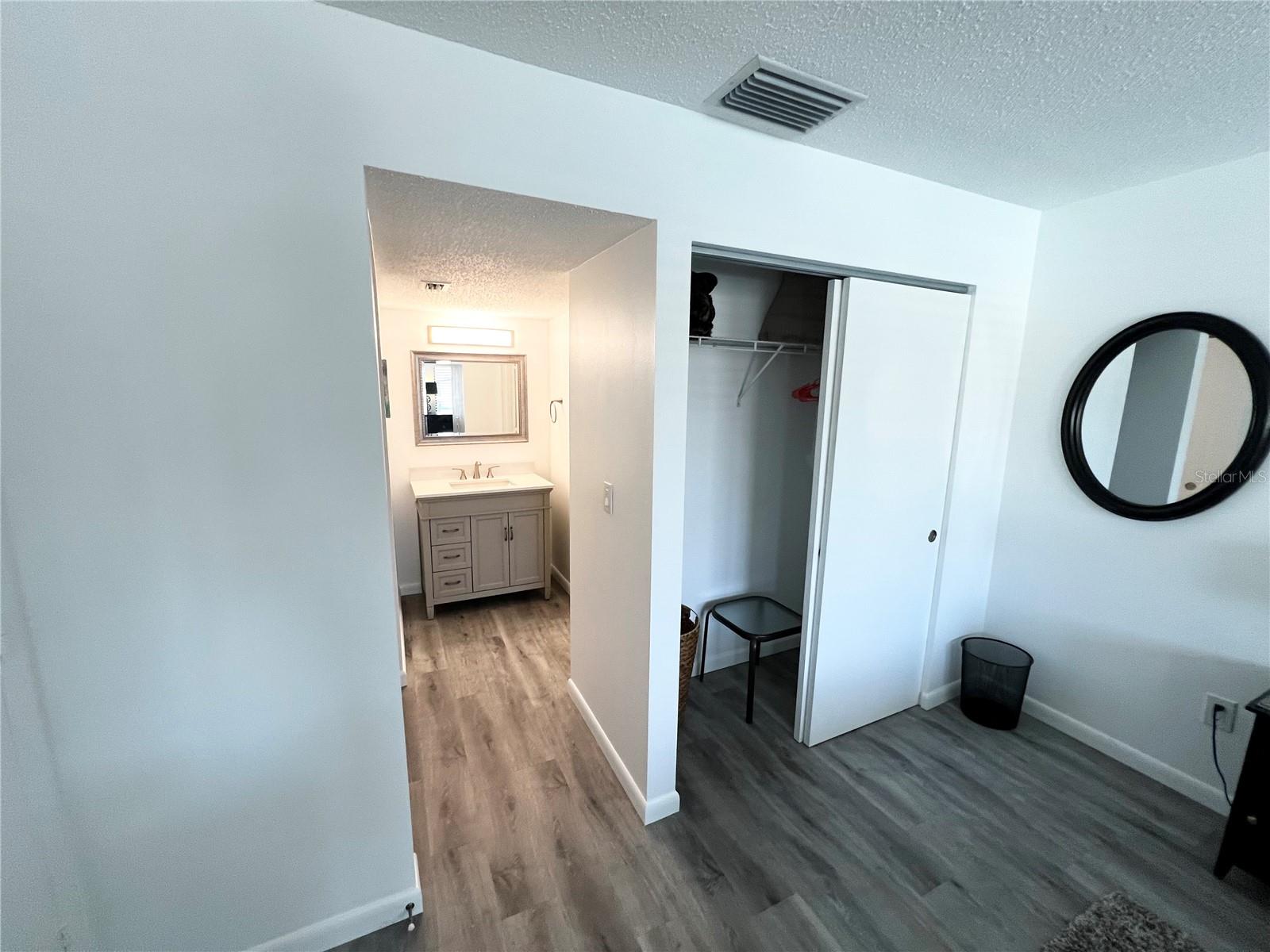 Image 11 of 19 For 4658 Longwater Chase  104