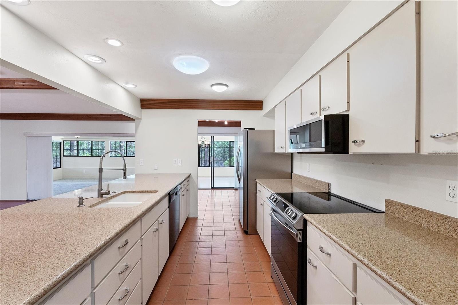 Image 17 of 47 For 8036 Conservatory Circle