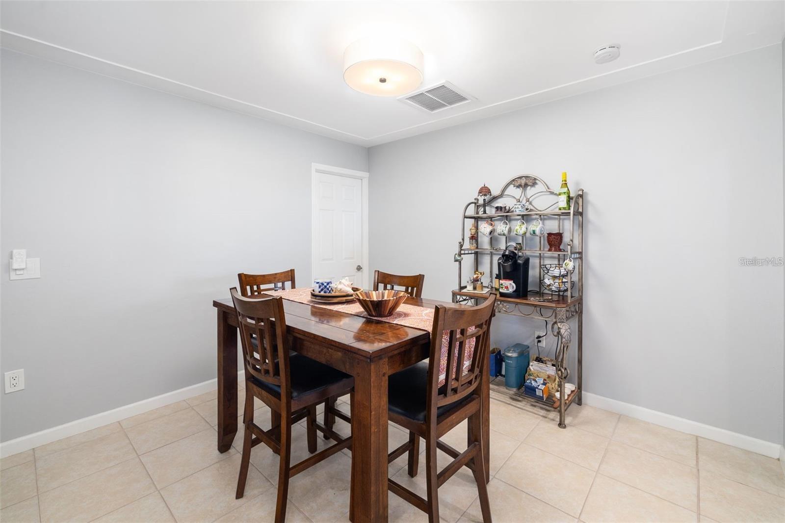 Image 10 of 47 For 5522 Yorkshire Way