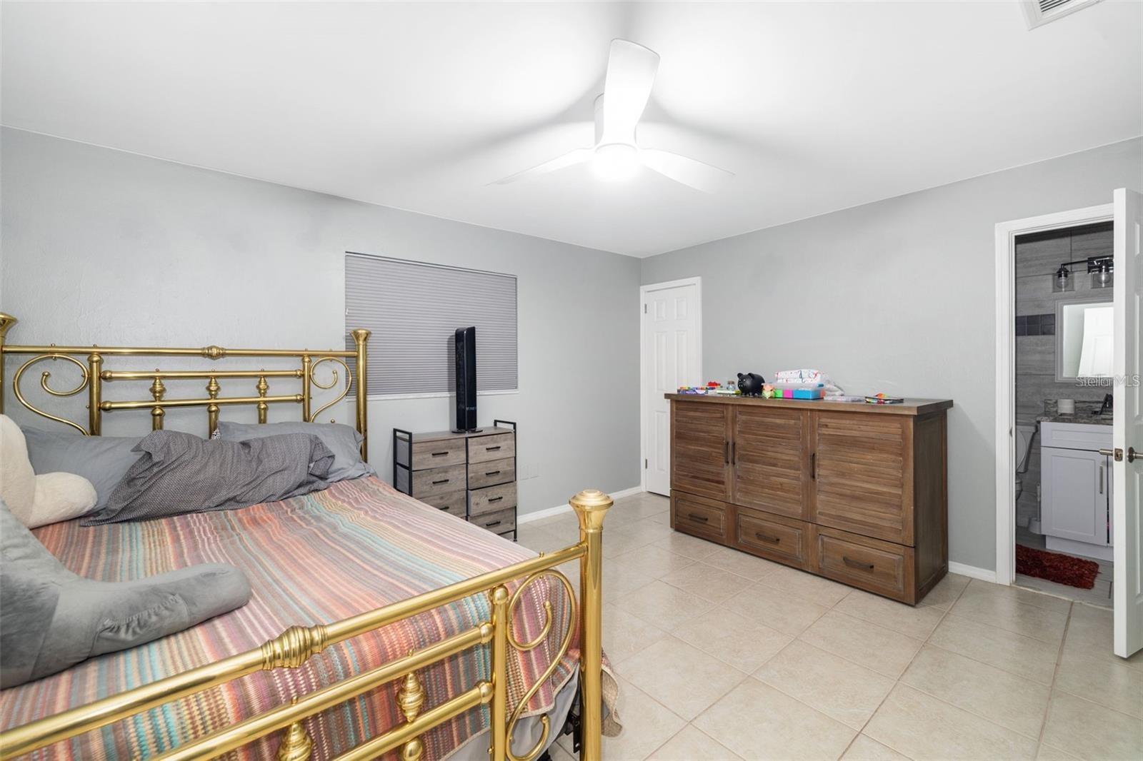 Image 19 of 47 For 5522 Yorkshire Way