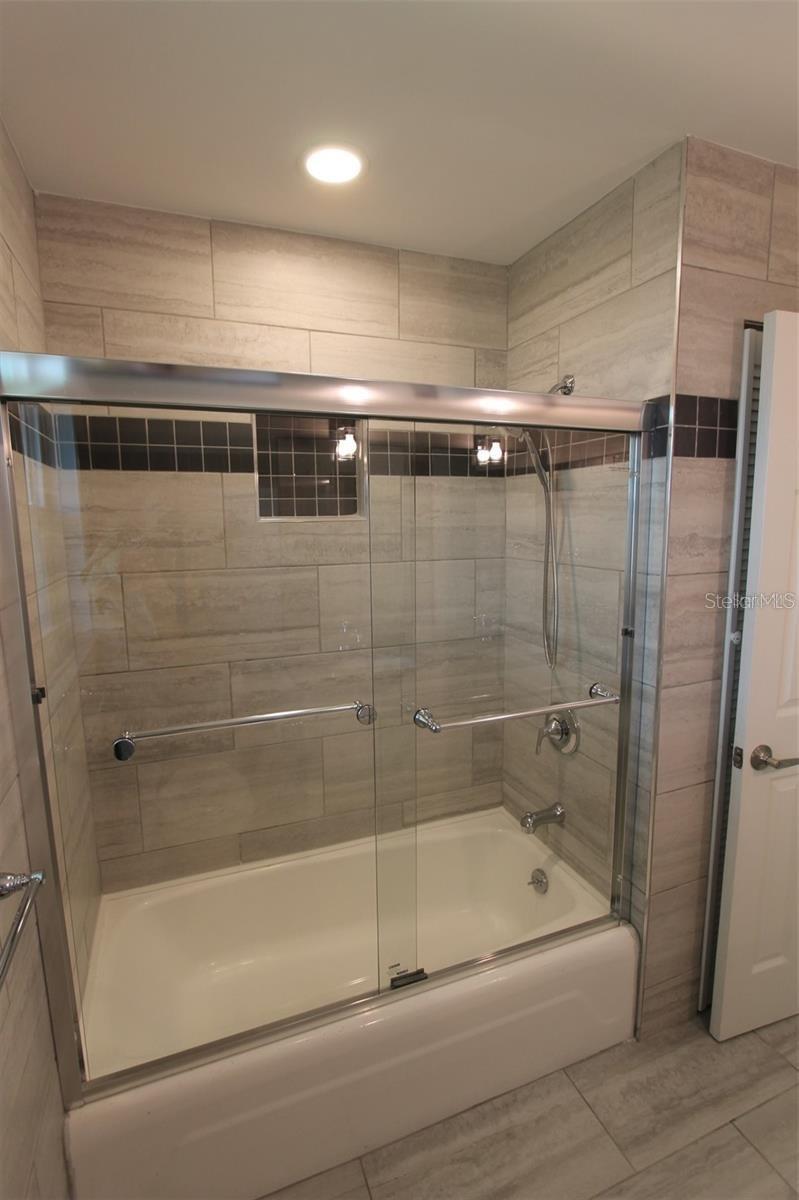 Image 21 of 47 For 5522 Yorkshire Way