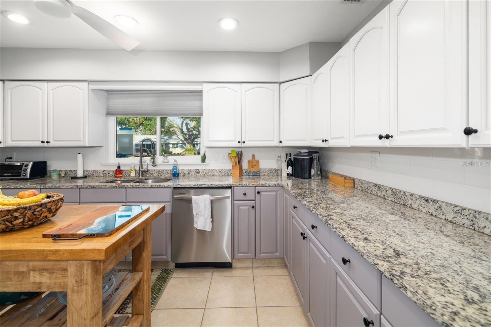 Image 6 of 47 For 5522 Yorkshire Way
