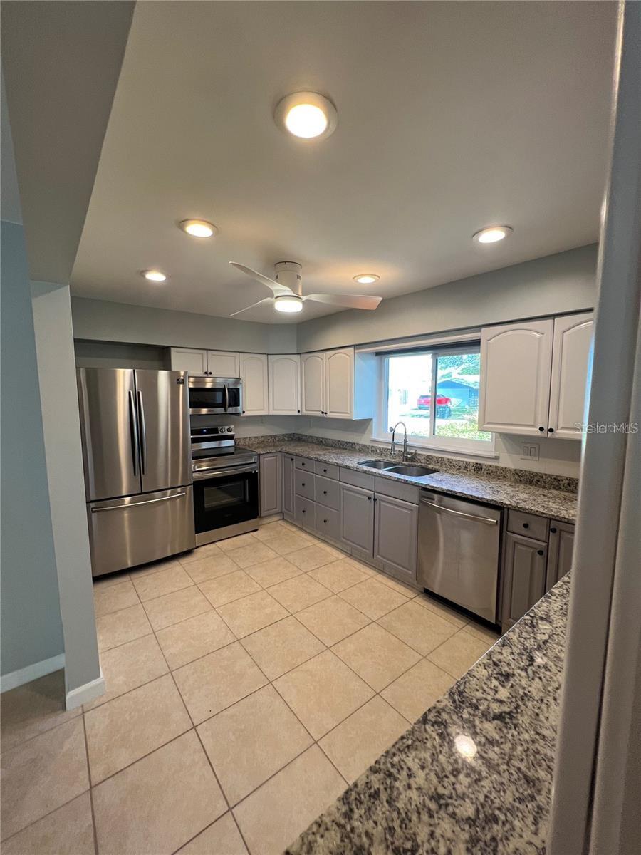 Image 8 of 47 For 5522 Yorkshire Way