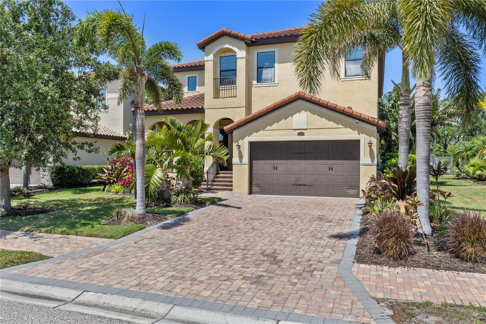 Image 2 of 52 For 5503 Title Row Drive