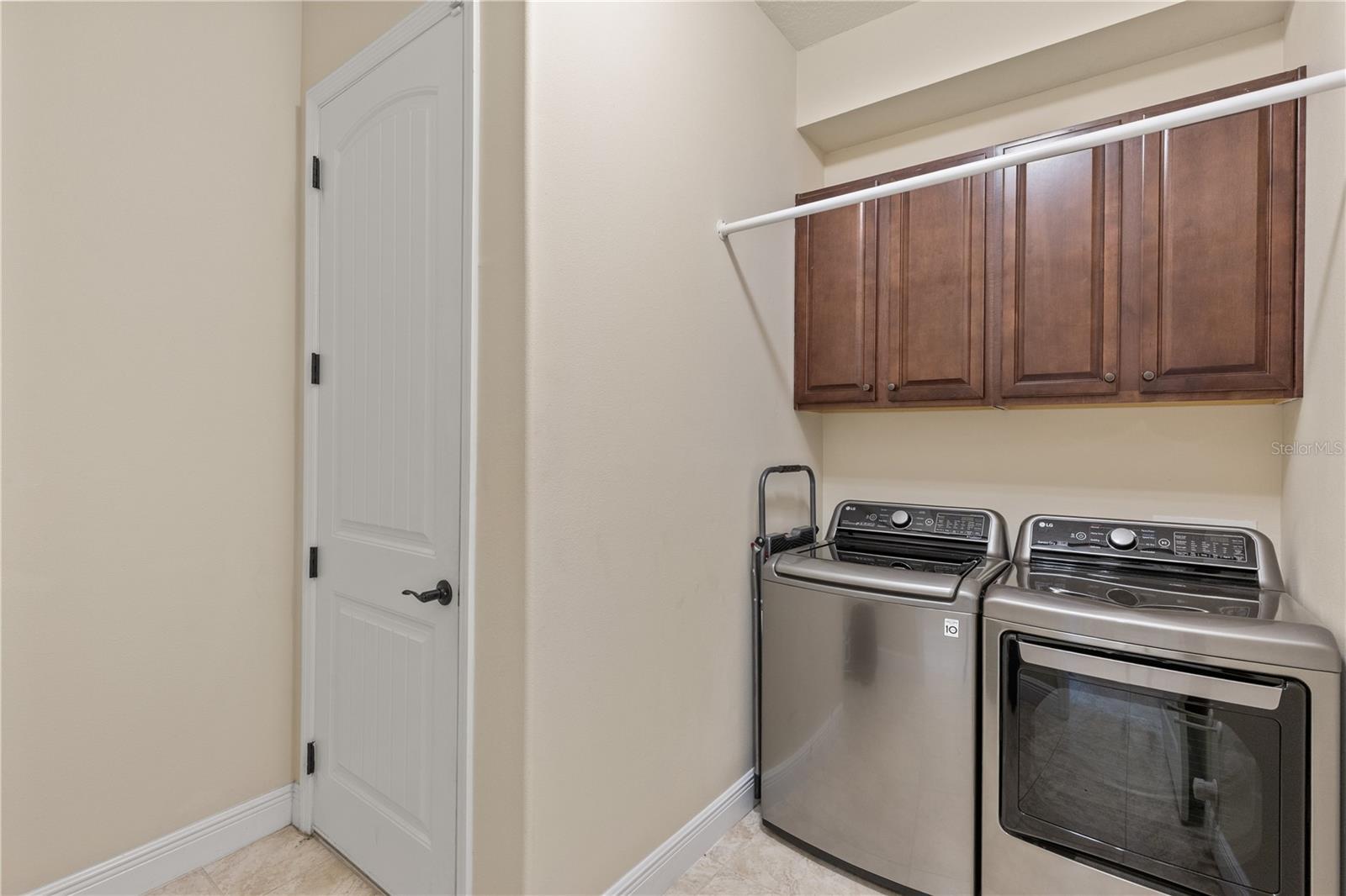 Image 47 of 52 For 5503 Title Row Drive