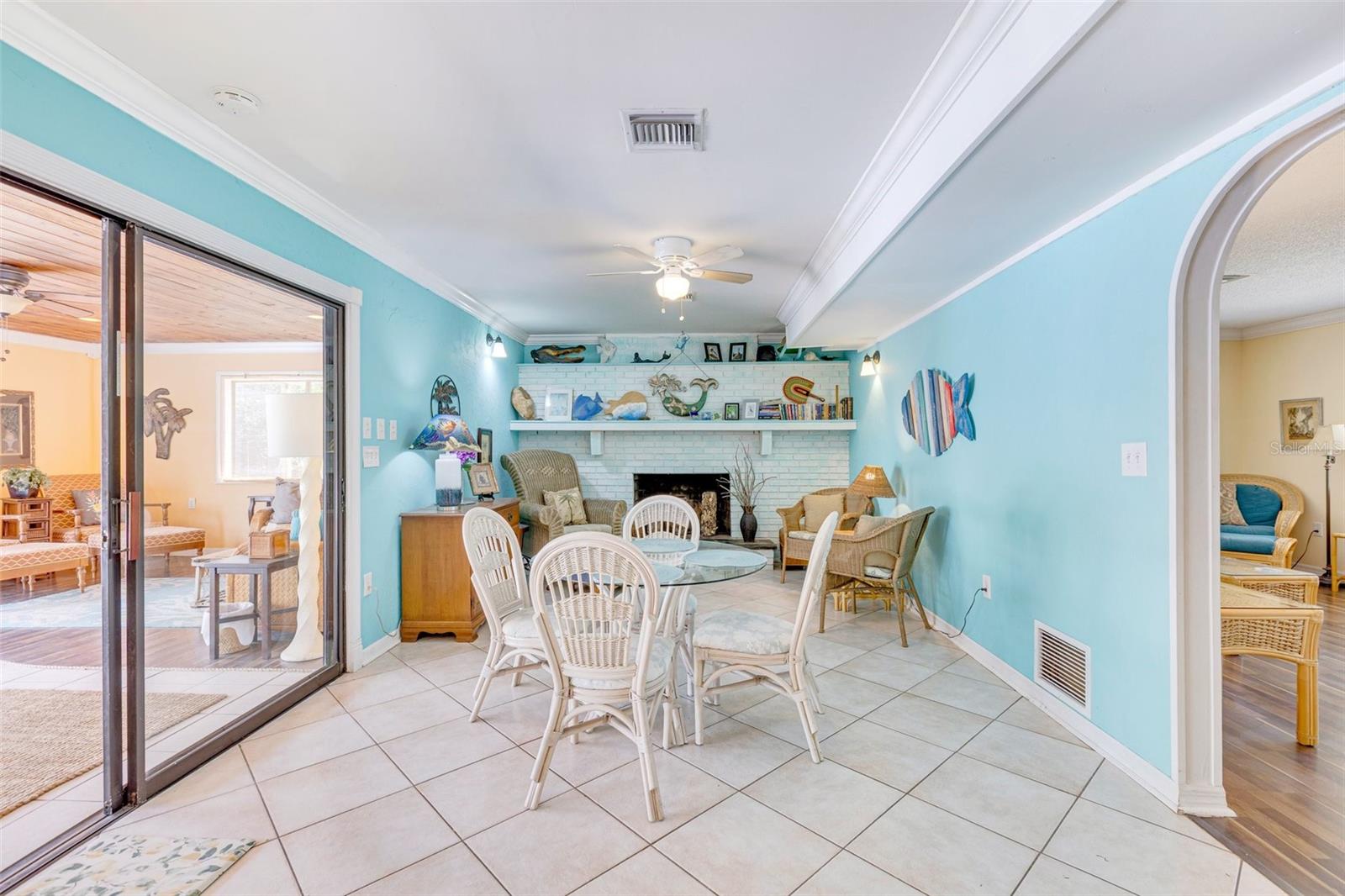 Image 10 of 39 For 2165 Lemon Avenue