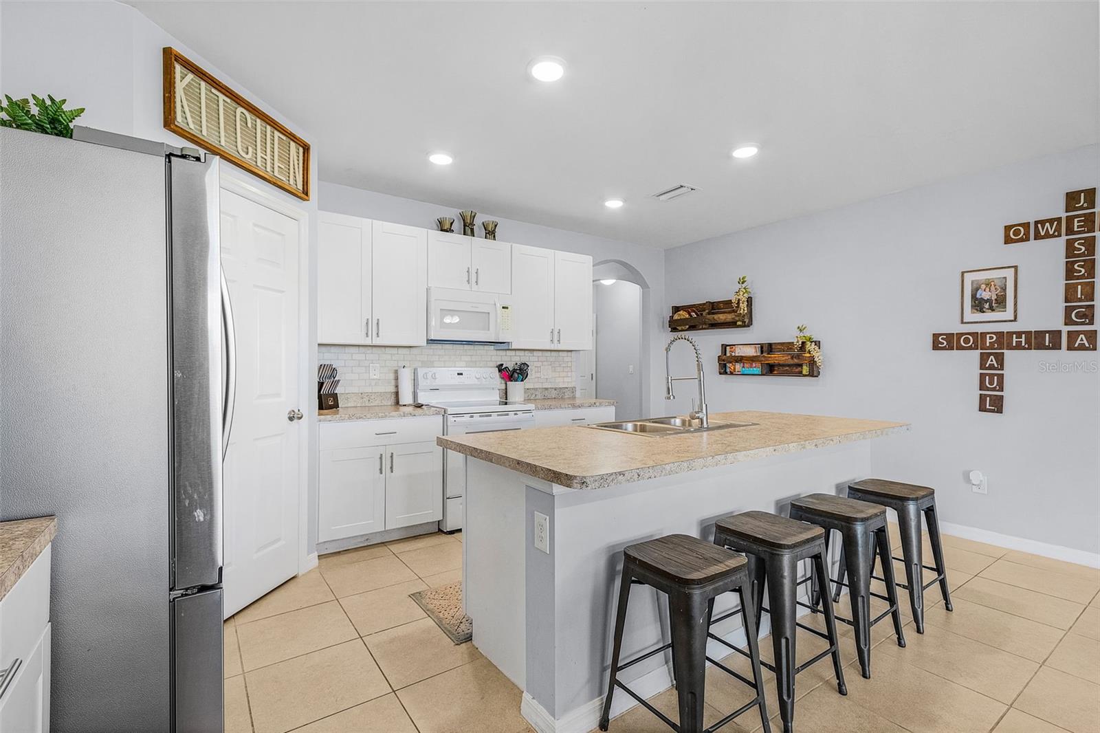 Image 4 of 28 For 7069 Waterford Parkway