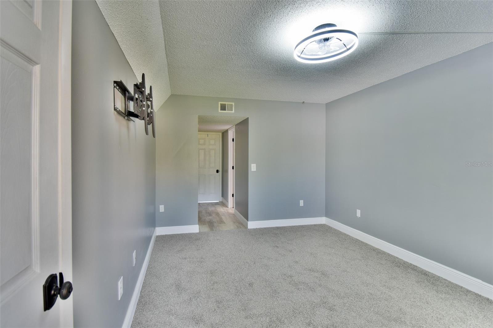 Image 25 of 70 For 625 30th Avenue W G210
