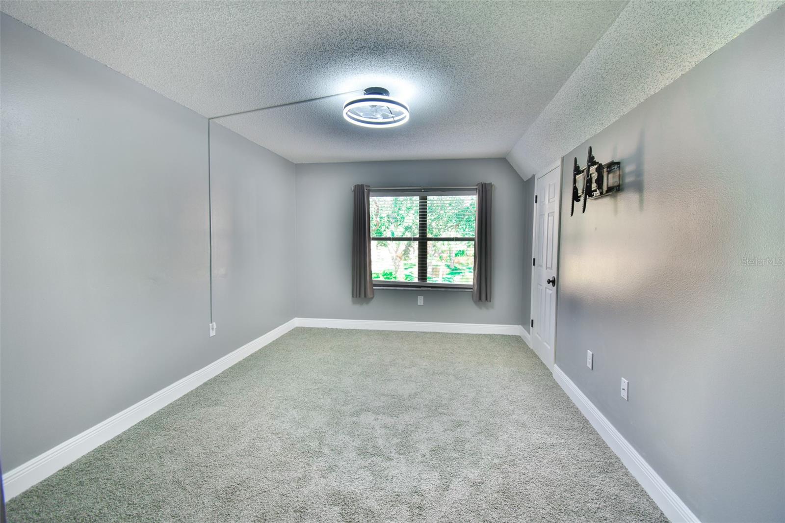 Image 27 of 70 For 625 30th Avenue W G210